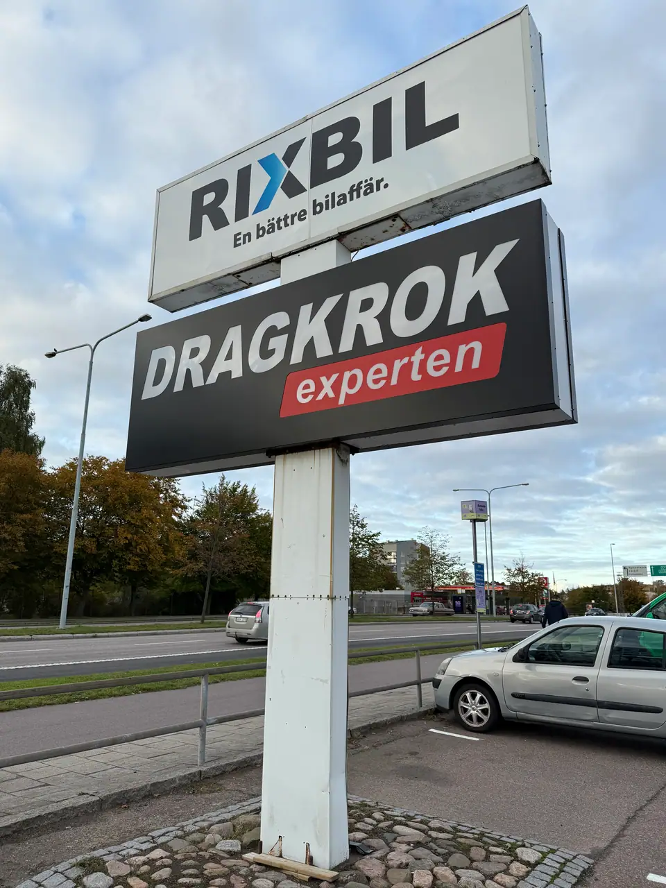 Pylonskylt utomhus