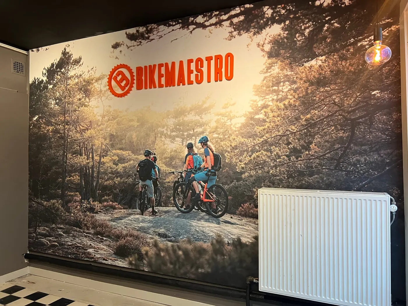 Bikemaestro frigolitskylt och tapet
