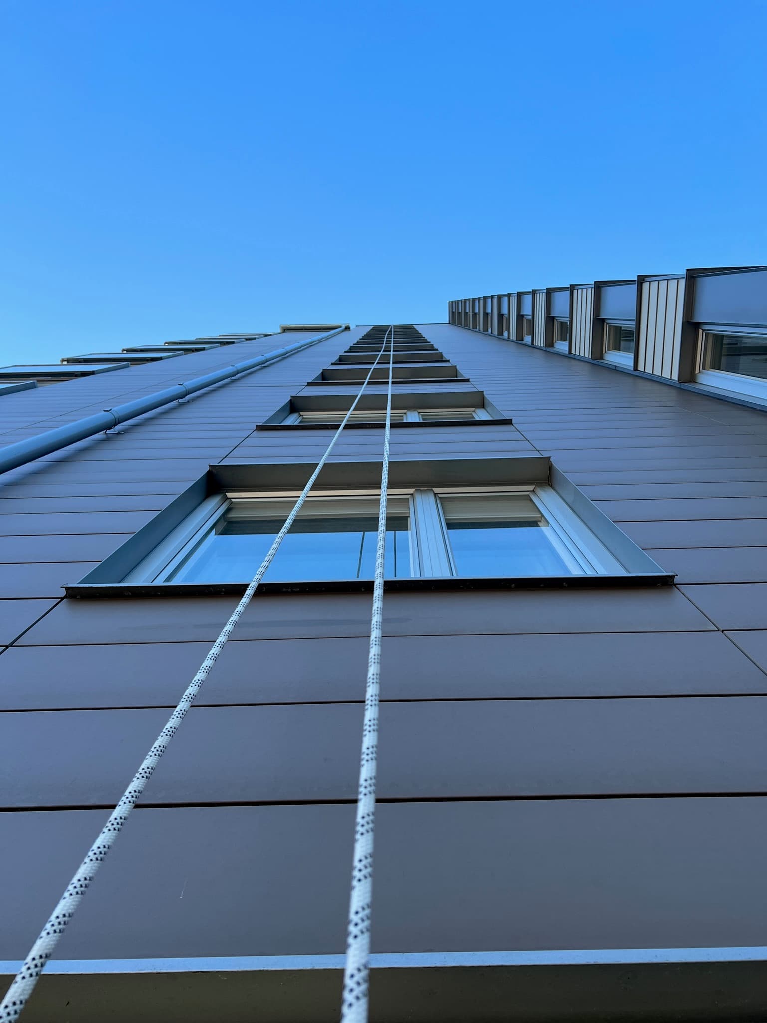 POV upp för fasaden