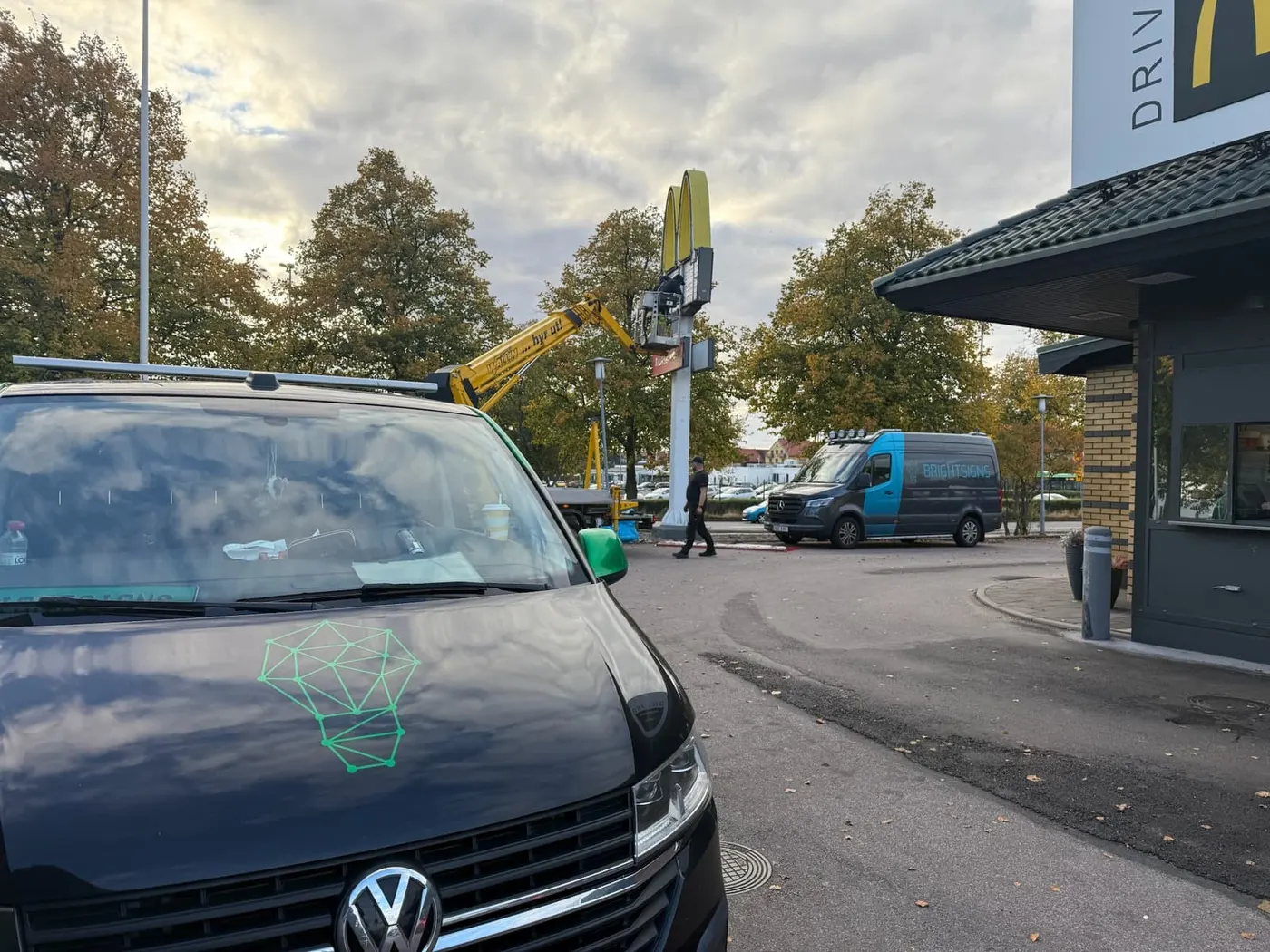 Montagebil och skylift på plats för service